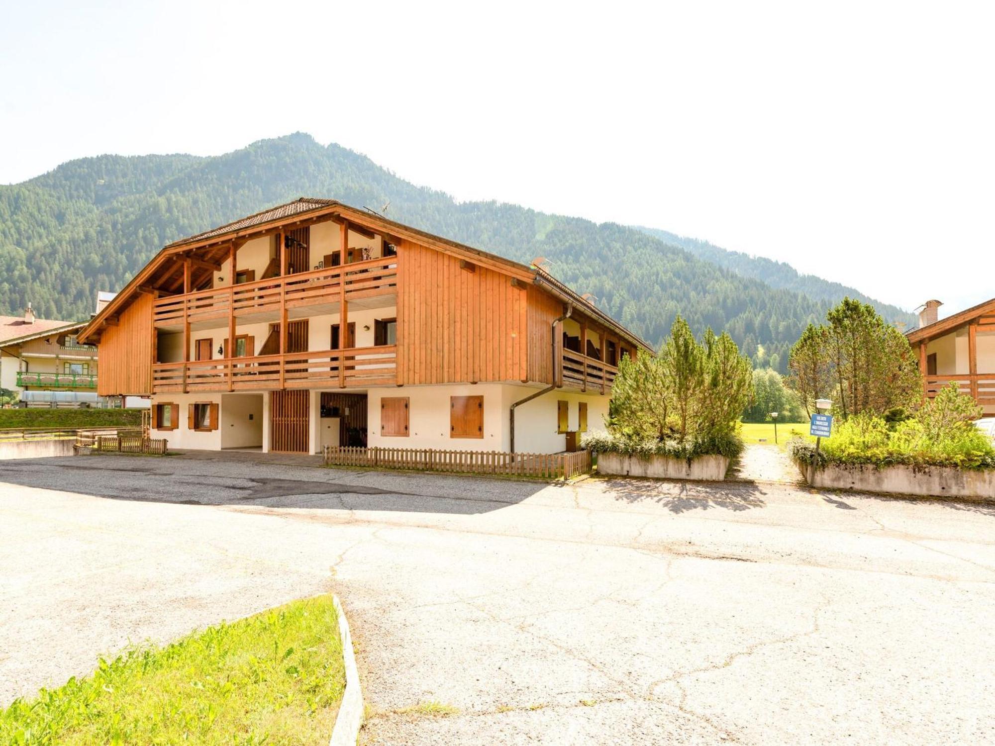 Spacious Chalet With Garden Near Ski Area In Tyrol Pozza di Fassa Εξωτερικό φωτογραφία